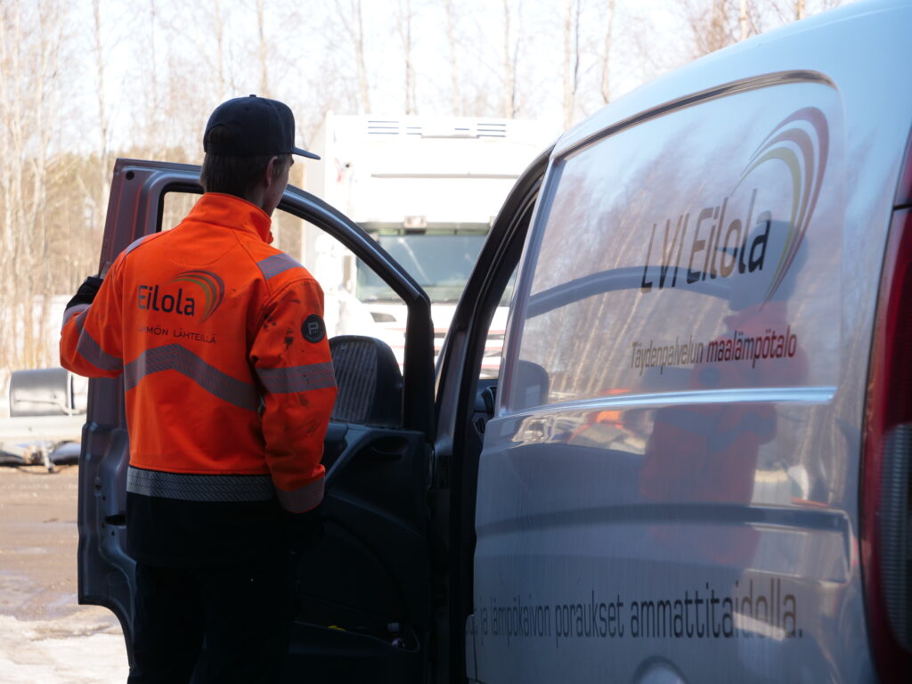 LVI Eilolan ammattilaiset maalämpöjärjestelmän äärellä